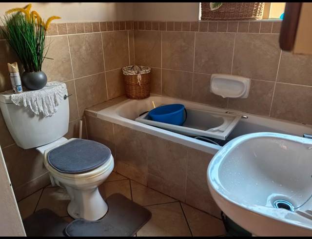 2 BEDROOM PROPERTY TO RENT IN MOOIKLOOF RIDGE ESTATE
